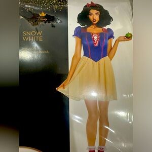 Snow White Halloween Costume + Wig